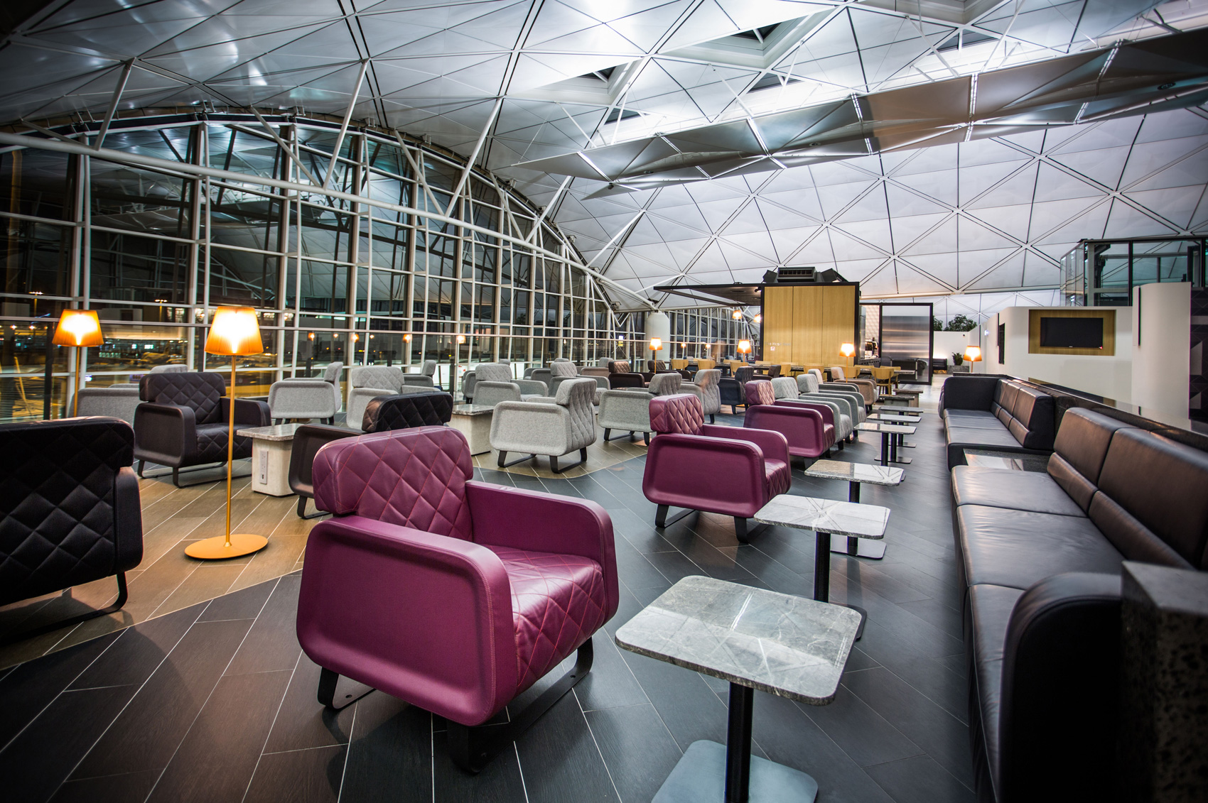 Qantas Lounge HongLong 07