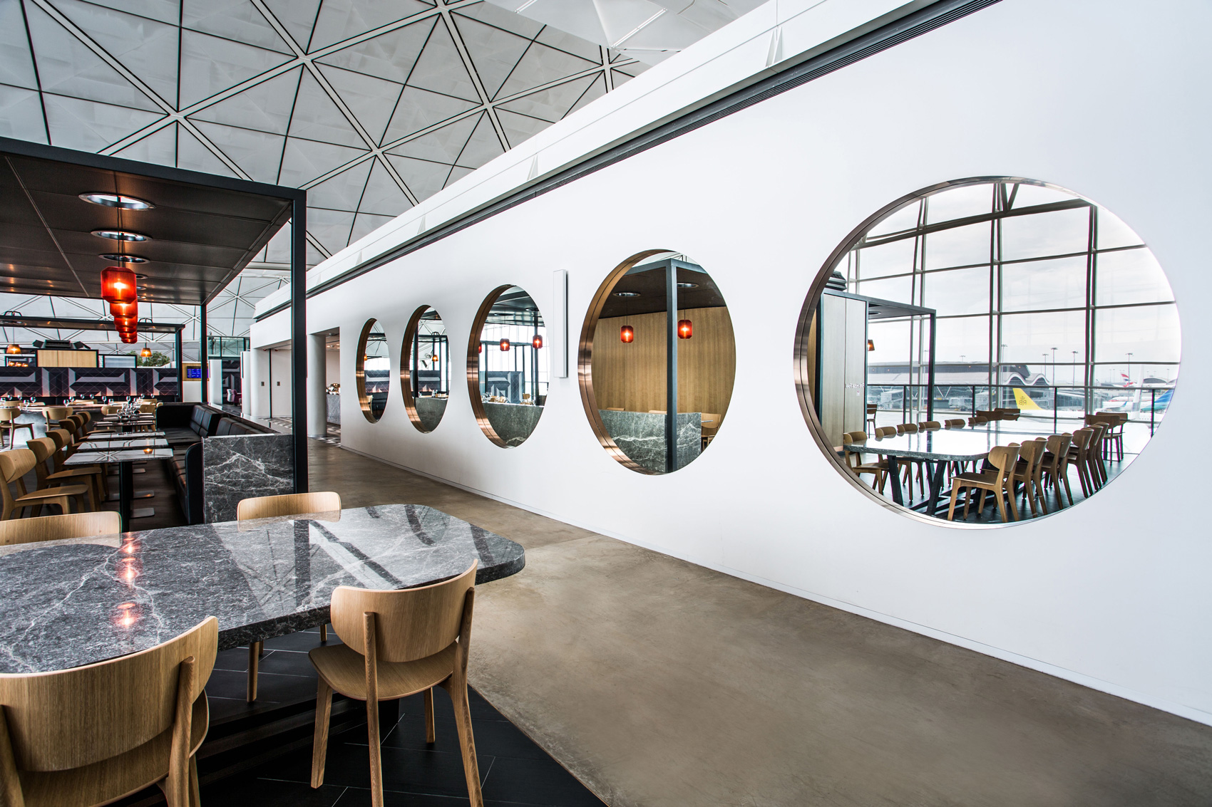 Qantas Lounge HongLong 09