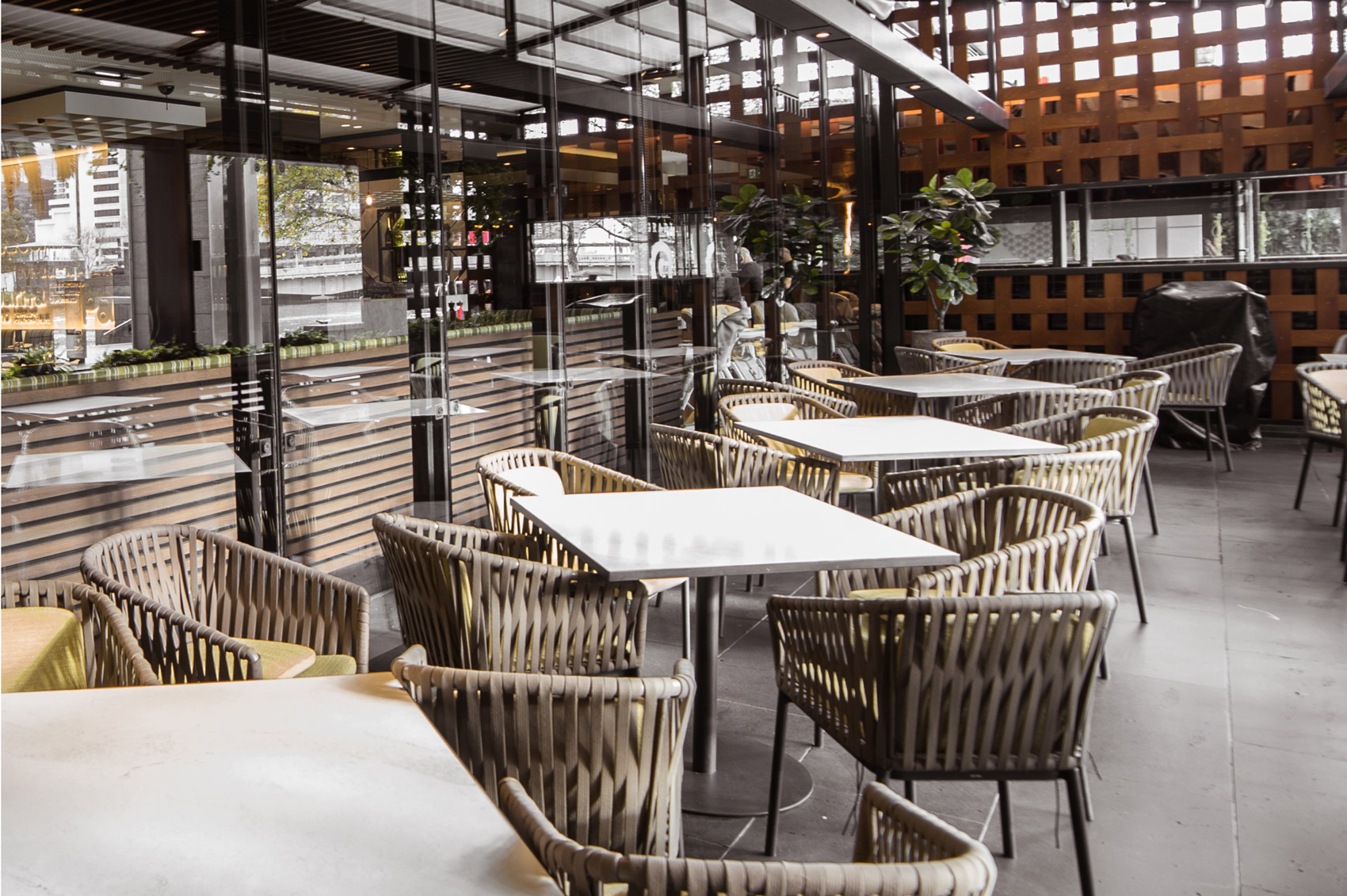 Grandi Crown Outside